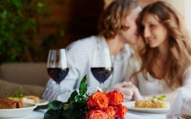 casal intimidade sexo vinho comidas e bebidas afrodisíacas