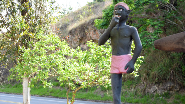 Estátua do Saci Pererê, personagem do folclore brasileiro.