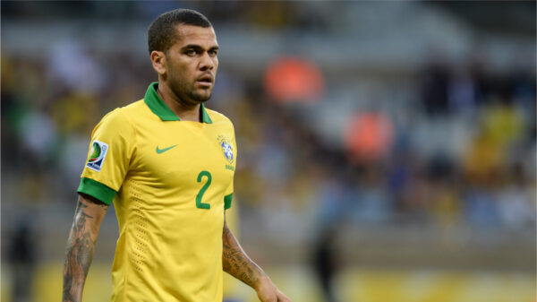 Daniel Alves durante jogo entre Brasil x Uruguai durante a Copa da Confederação, no estádio do Mineirão em 26 de junho de 2013 em Belo Horizonte, Brasil.