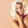 Casal apaixonado. Conceito de amor. Mulher sorridente.