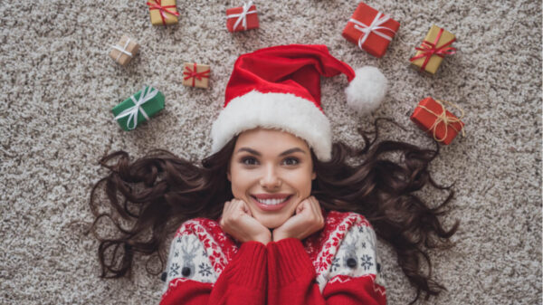 mulher sonhando com o natal