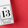 Calendário marcando sexta-feira 13.