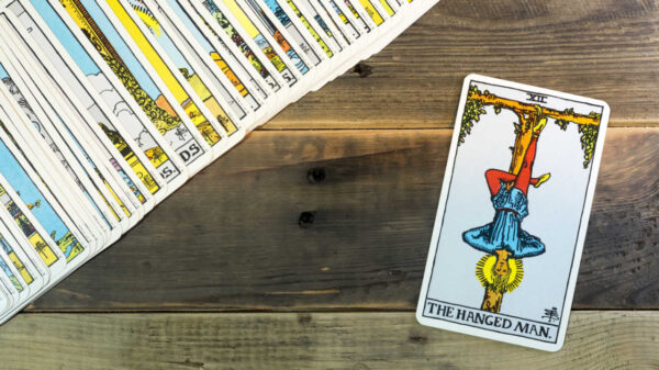 carta o pendurado do baralho do tarot