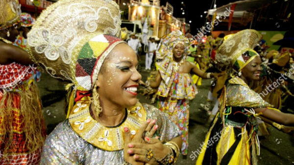 mulher em festa de oxum