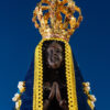 imagem de nossa senhora aparecida em fundo azul escuro