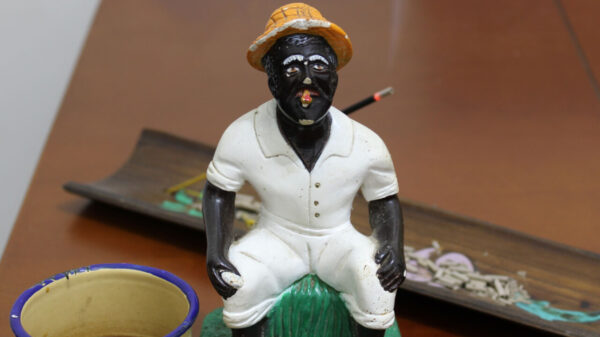 Boneco de Preto Velho. Conceito de religiosidade brasileira de origem africana.