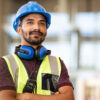 homem trabalhando em obra