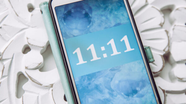 Horas iguais: 11:11.