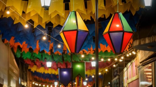 imagem de bandeirinhas de são joão em festas juninas