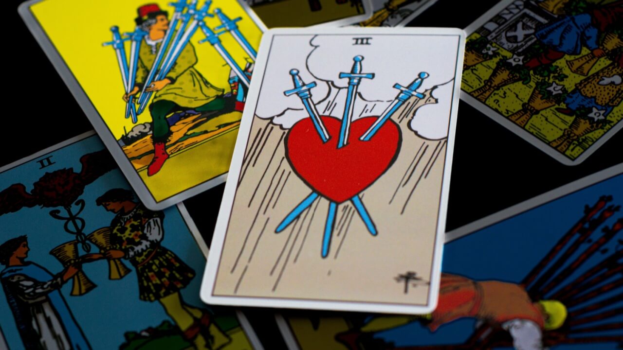carta de tarot os enamorados em destaque