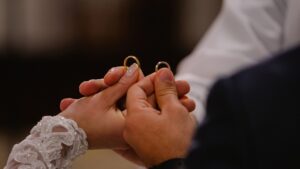Chega de enrolação: simpatia para ser pedida em casamento