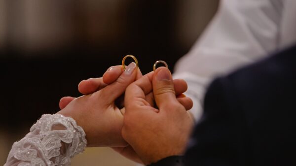 Chega de enrolação: simpatia para ser pedida em casamento
