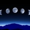 montagem de um céu noturno com todas as fases da lua