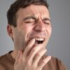 Saiba o que significa sonhar com dentes e os alertas que trazem