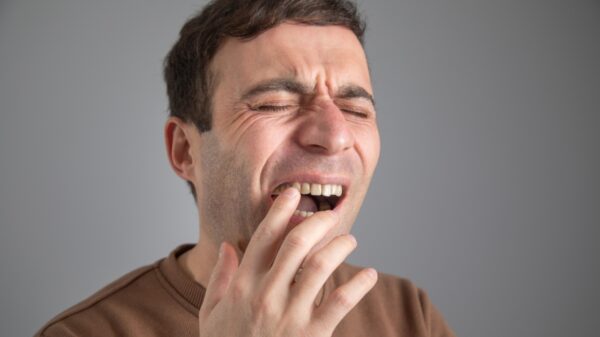Saiba o que significa sonhar com dentes e os alertas que trazem